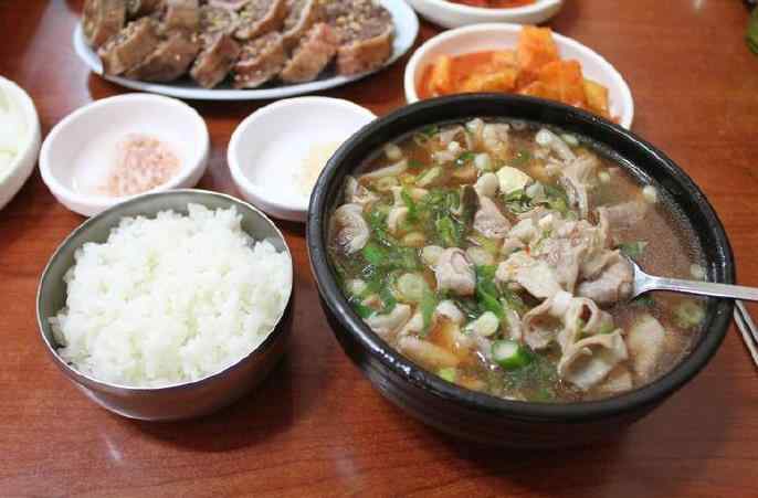 长期吃汤泡饭对胃的伤害很大