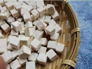 安徽大别山的岳西茯苓.jpg 安徽大别山的岳西茯苓.jpg