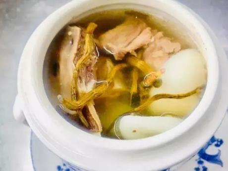 胃阴虚食疗方:石斛麦冬山药炖水鸭.jpg 胃阴虚食疗方:石斛麦冬山药炖水鸭.jpg