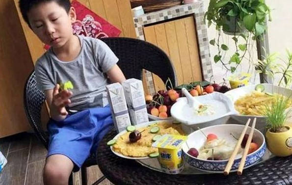 米线比零食更伤孩子脾胃.jpg