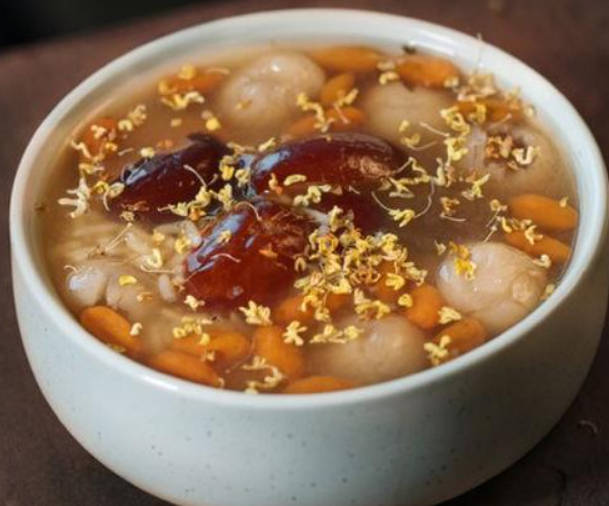 补气血推荐食谱：红枣桂圆枸杞酒酿汤.jpg