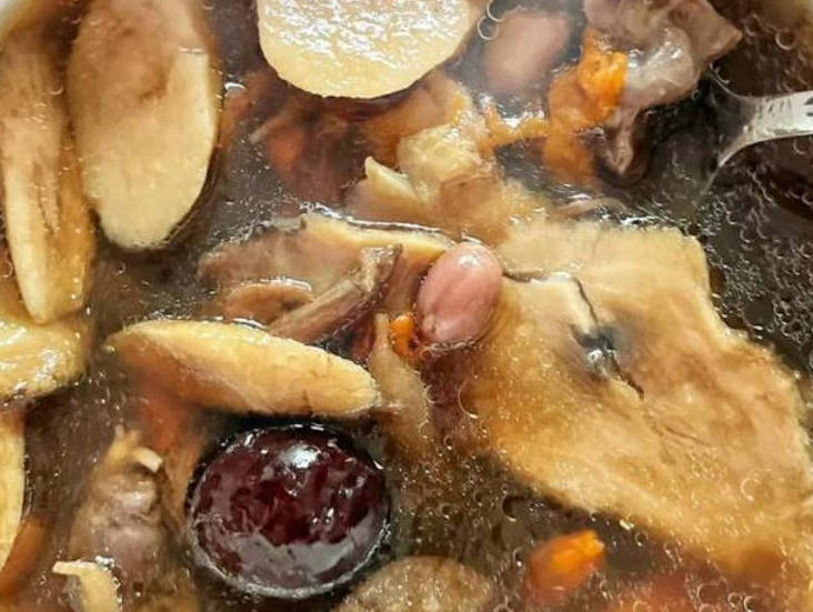补气血食疗之红参鸽子汤.jpg